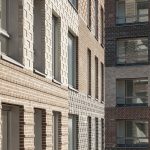 Tiilireliefijulkisivu Hopeakaivoksentie 36. Kuva: Tuomas Uusheimo